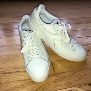 Diadora White leather tennis shoes